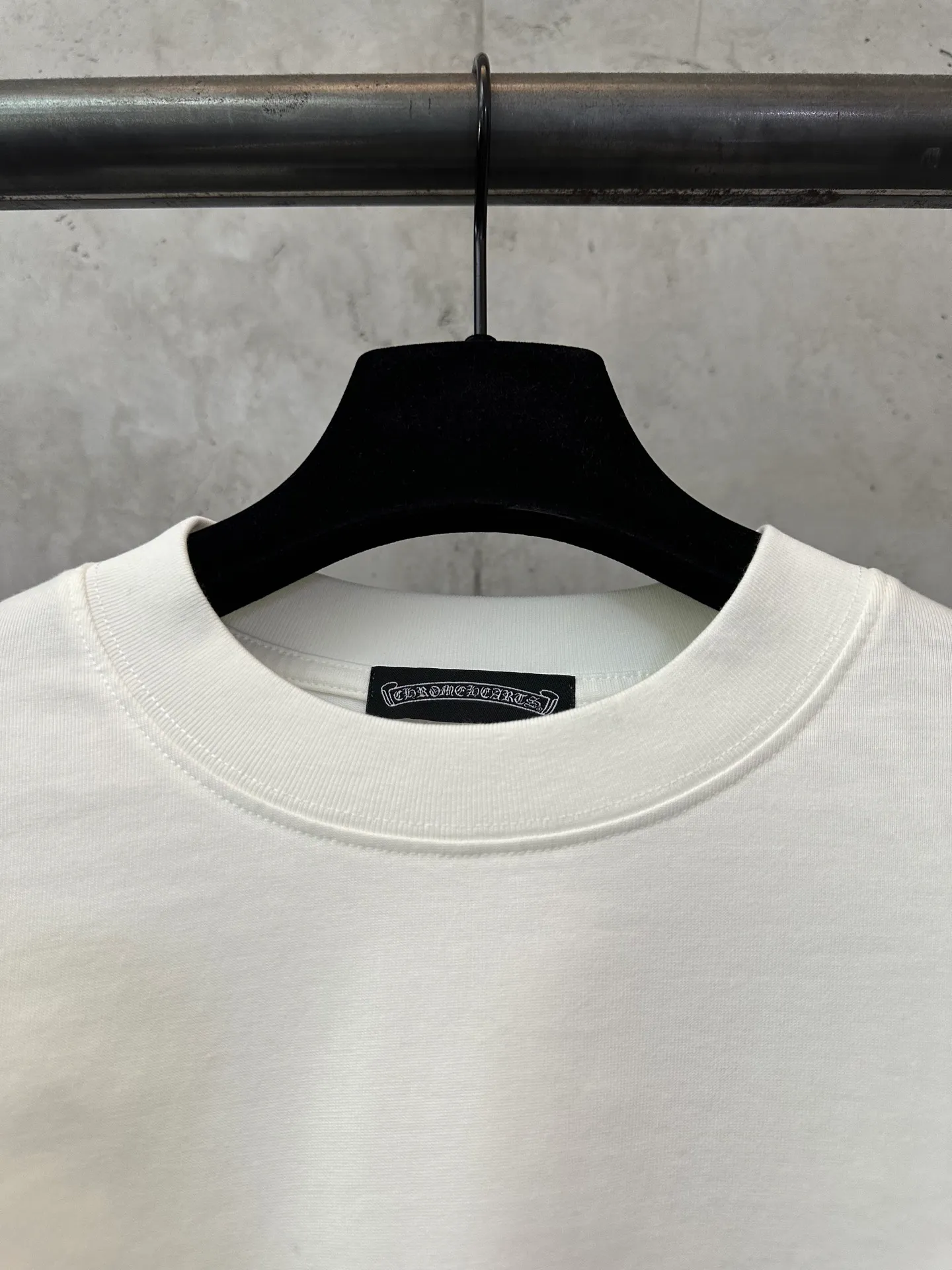 P320 Chrome Hearts 25ss Horseshoe Sanskrit flag printed round neck long-sleeved T-shirt. Fabric is high-definition, super heavyweight cotton, double yarn compact Xinjiang cotton. Weight: 320 grams. Clean cloth. Clear texture. Tight feel. Stiff. High color fastness. No deformation. No discoloration. Customized hardware. Thread. Accessories. Alignment. Same style for men and women. -Color: Black White -Size: XS S M L XL